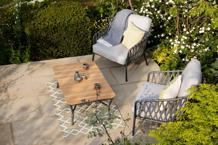 Light coloured paving in a small garden
