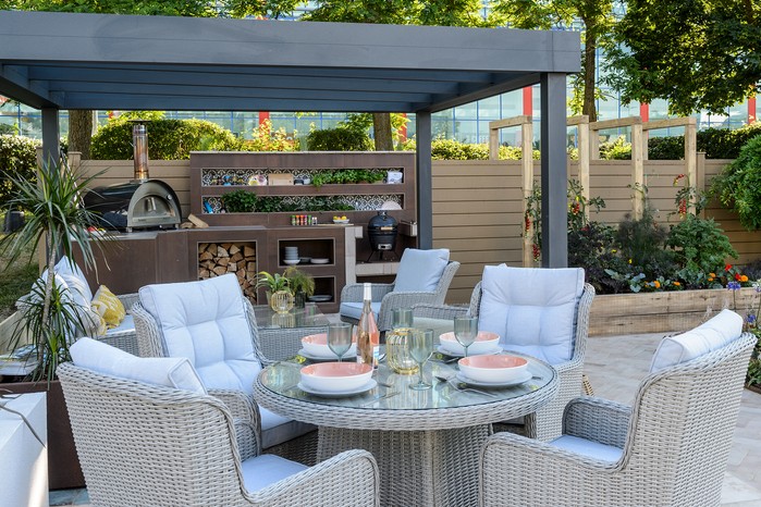 Outdoor kitchen beneath a pergola. Jason Ingram Outdoor kitchen beneath a pergola. Jason Ingram